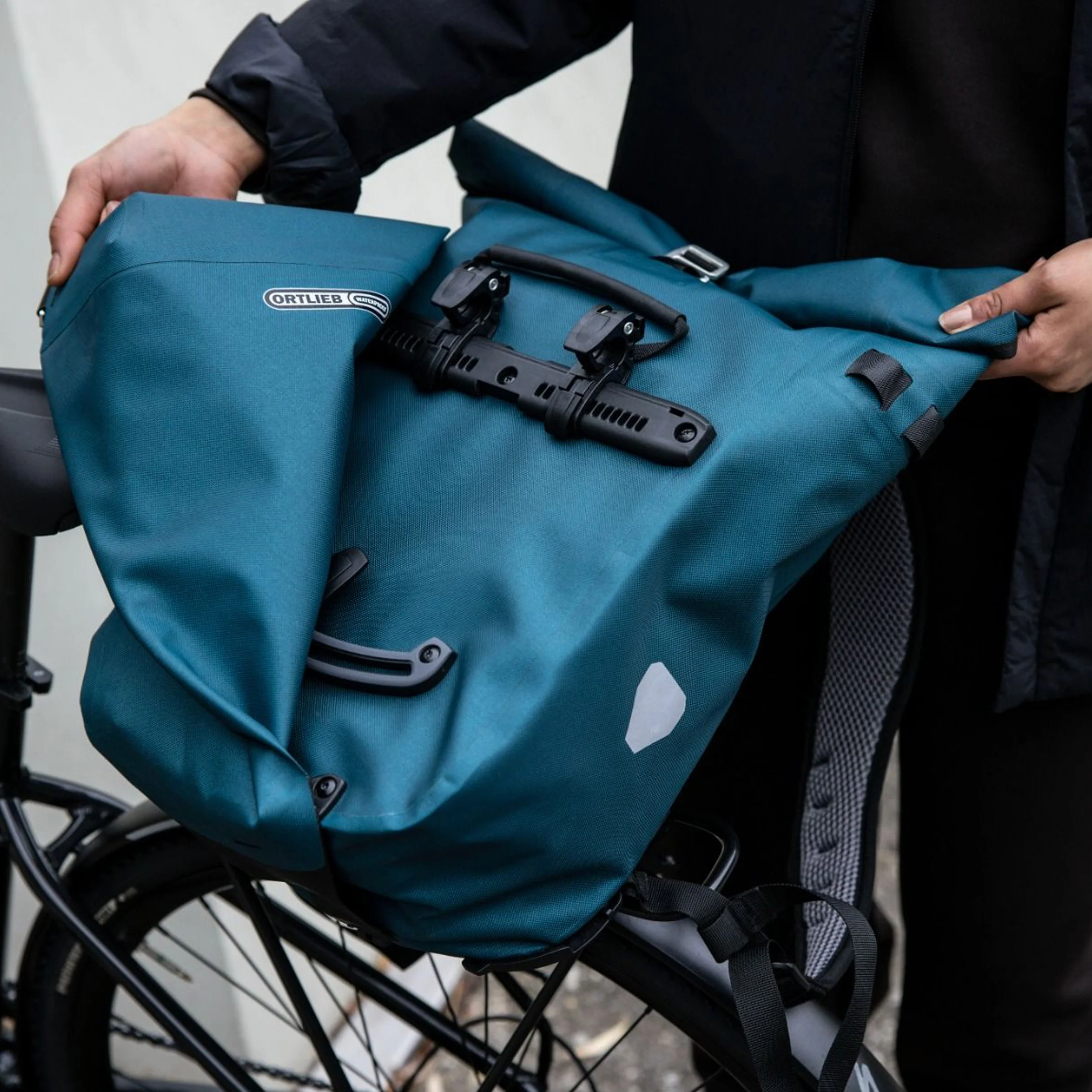 Vario 2 Way Pannier Bag - Image 3