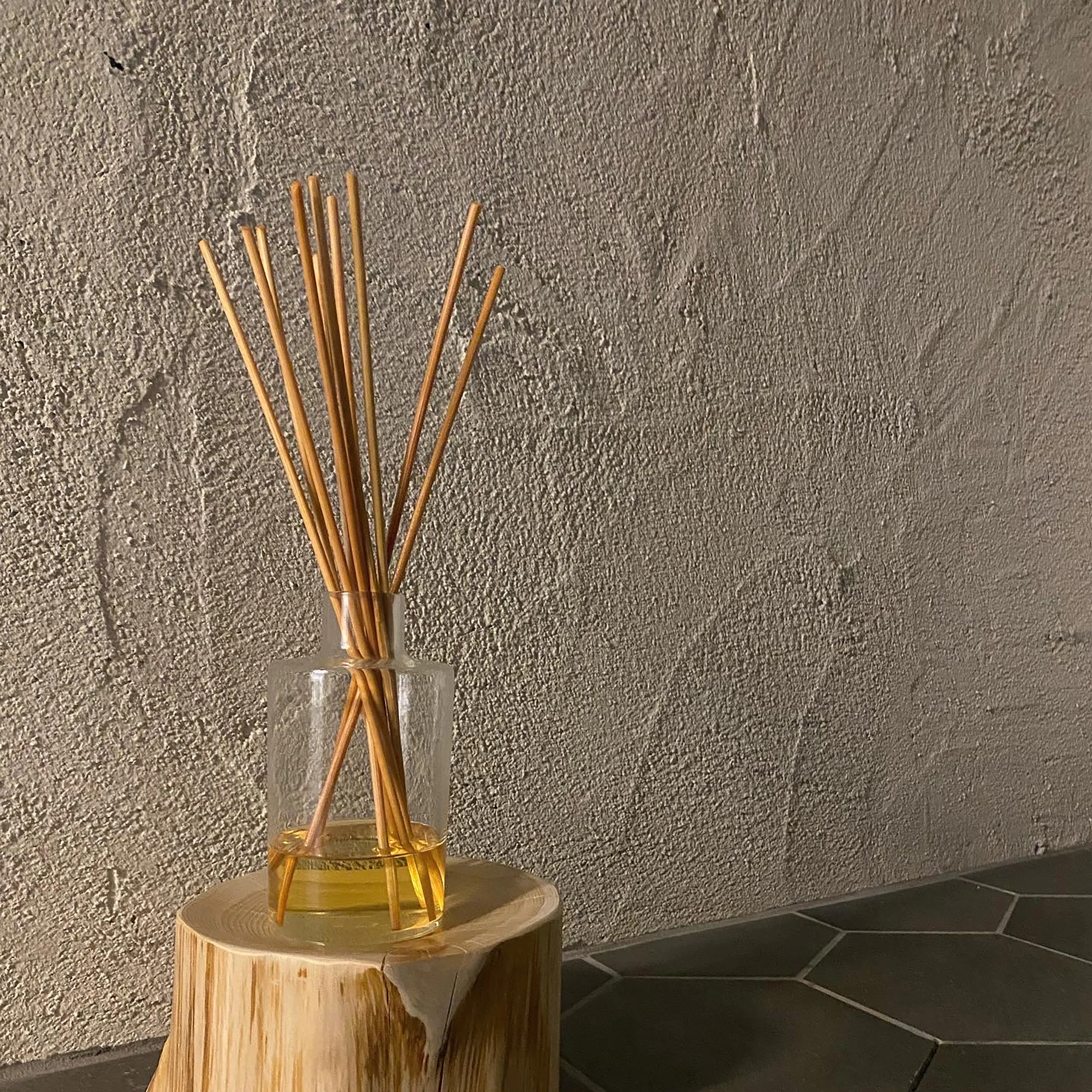 Hiba Wood Reed Diffuser - Image 5