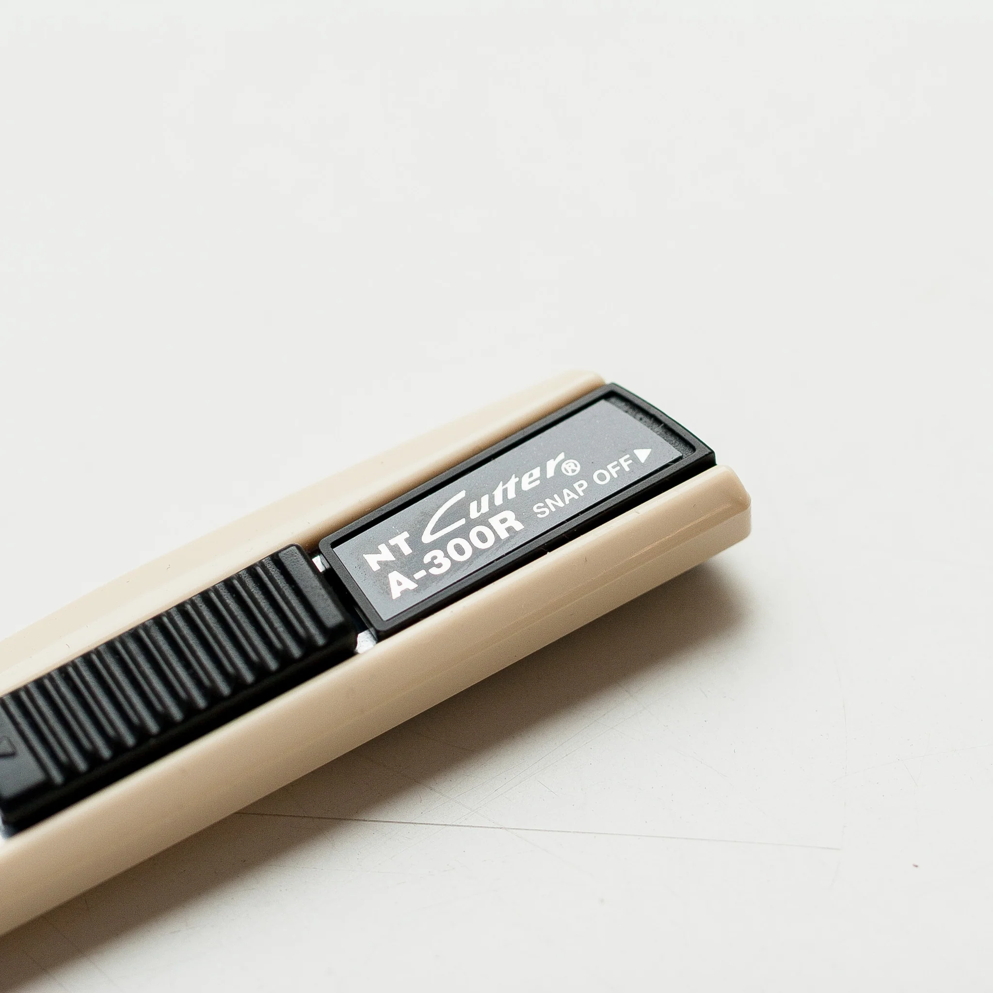 Cutter A-300R (Beige / Black) - Image 3